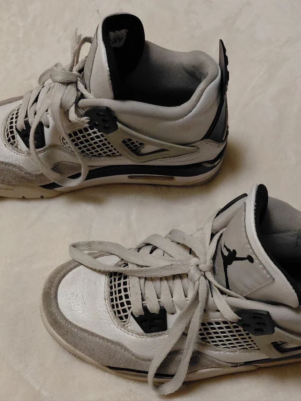 👟 Nike Air Jordan 4 Retro White Gray Size 4 US